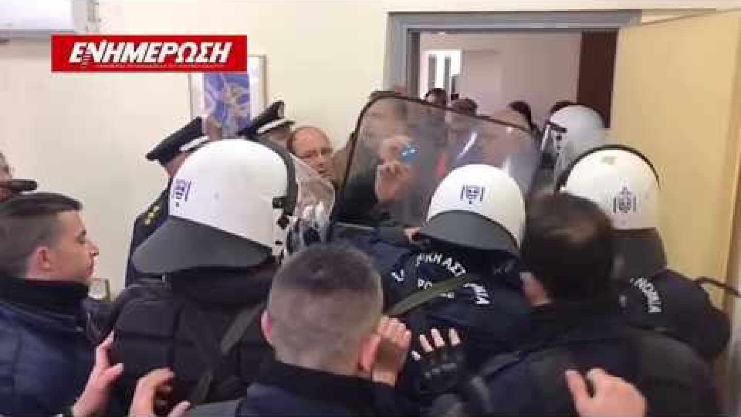 Επεισόδια για τον ΧΥΤΑ Λευκίμμης στη Νομαρχία Κέρκυρας