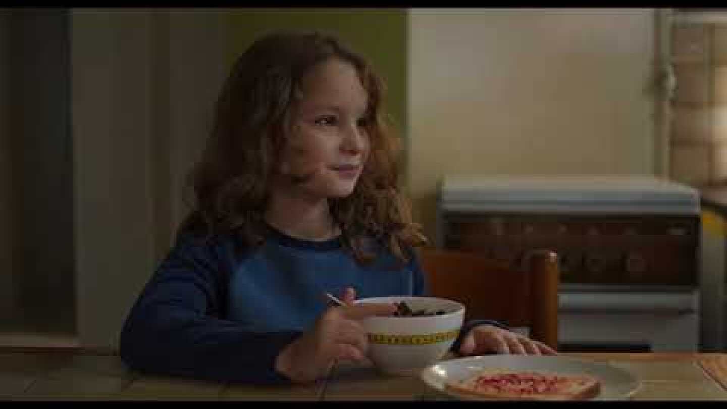 ΜΙΚΡΗ ΜΑΜΑ - PETITE MAMAN (greek trailer)