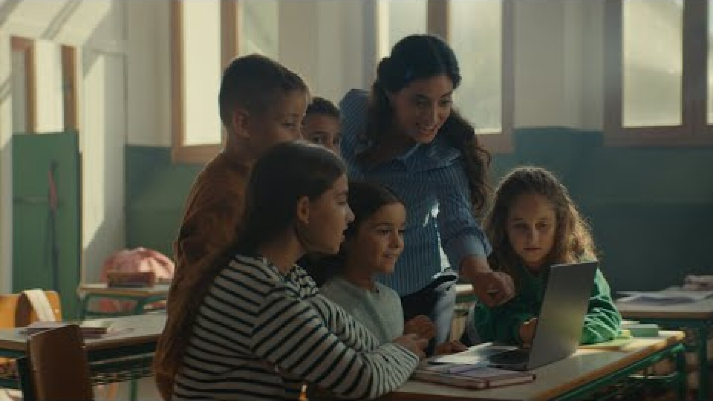 COSMOTE TELEKOM | Φέρνουμε σε όλα τα δυσπρόσιτα σχολεία της χώρας μια νέα εποχή συνδεσιμότητας