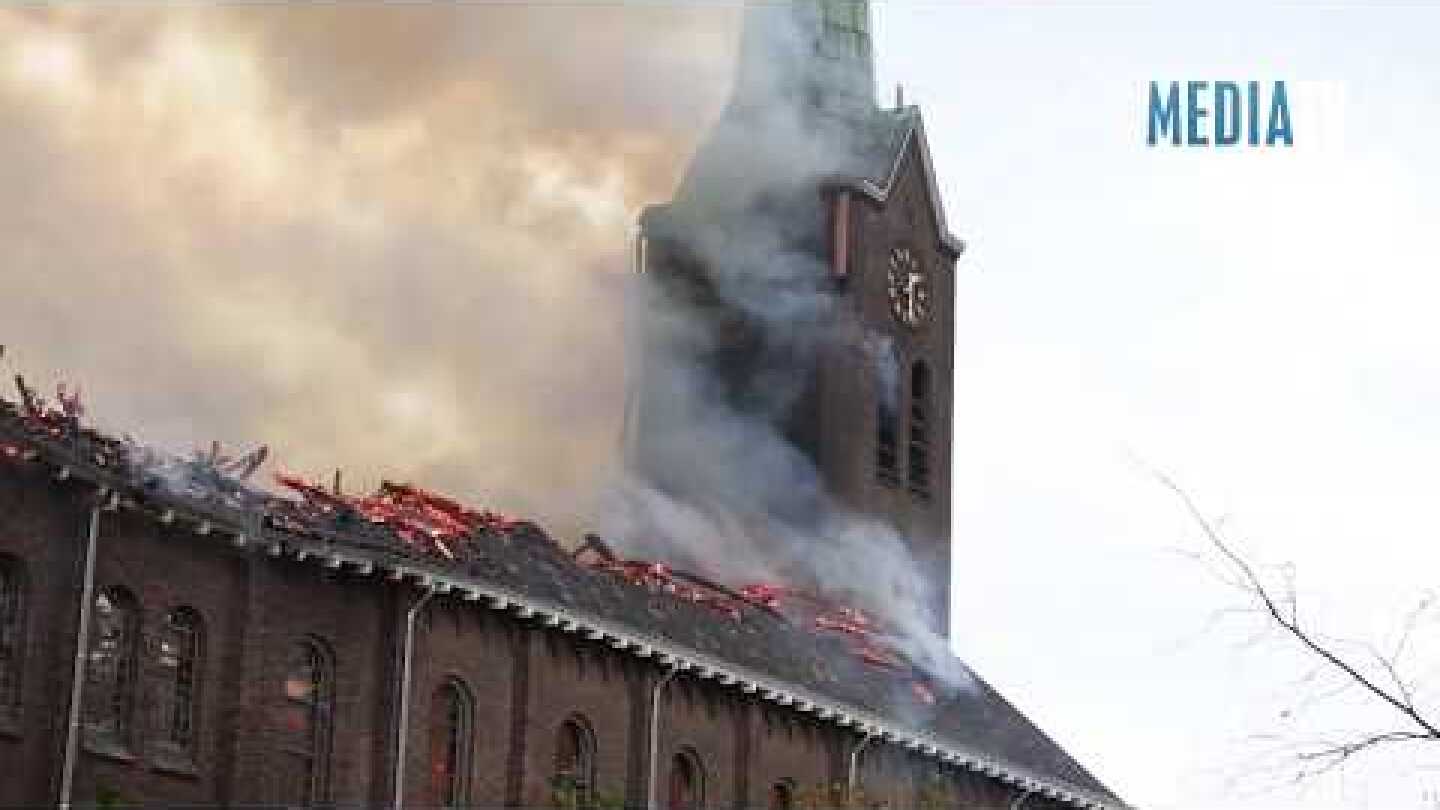 Grote uitslaande brand in Rooms Katholieke Kerk Hoogmade