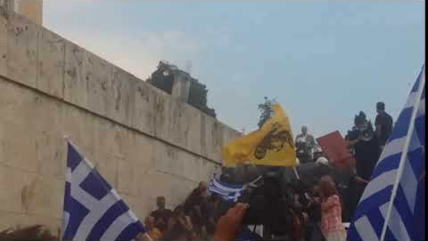 Athens Voice: Ένταση στο συλλαλητήριο στο Σύνταγμα