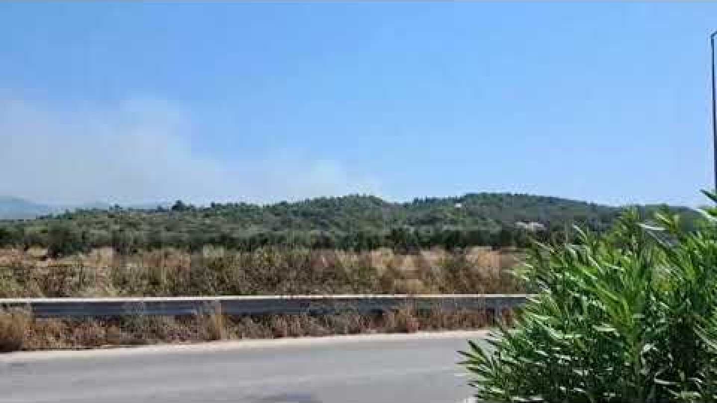 Φωτιά ανάμεσα στη Θολό και τη Σορωνή