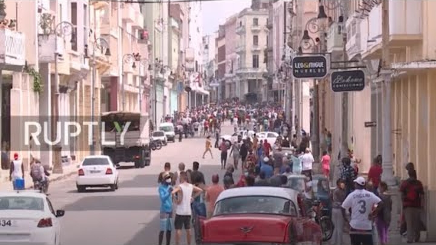 Cuba: Thousands take part in rare anti-government protest in Havana