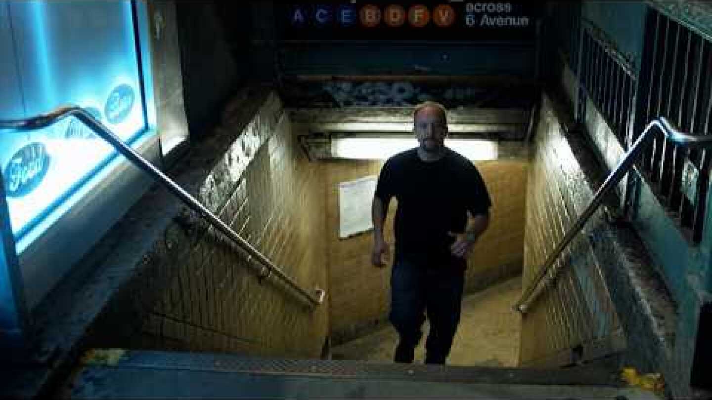 Louie - Pilot (Season 1, Episode 1).