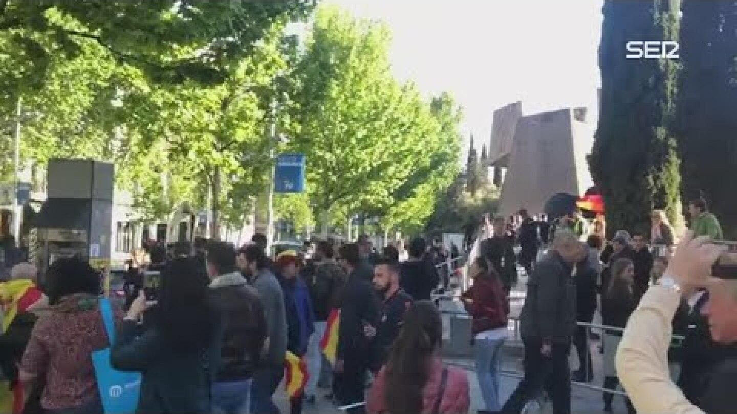 Vídeo | Activistas de Femen irrumpen en el escenario del acto de cierre de campaña de Vox