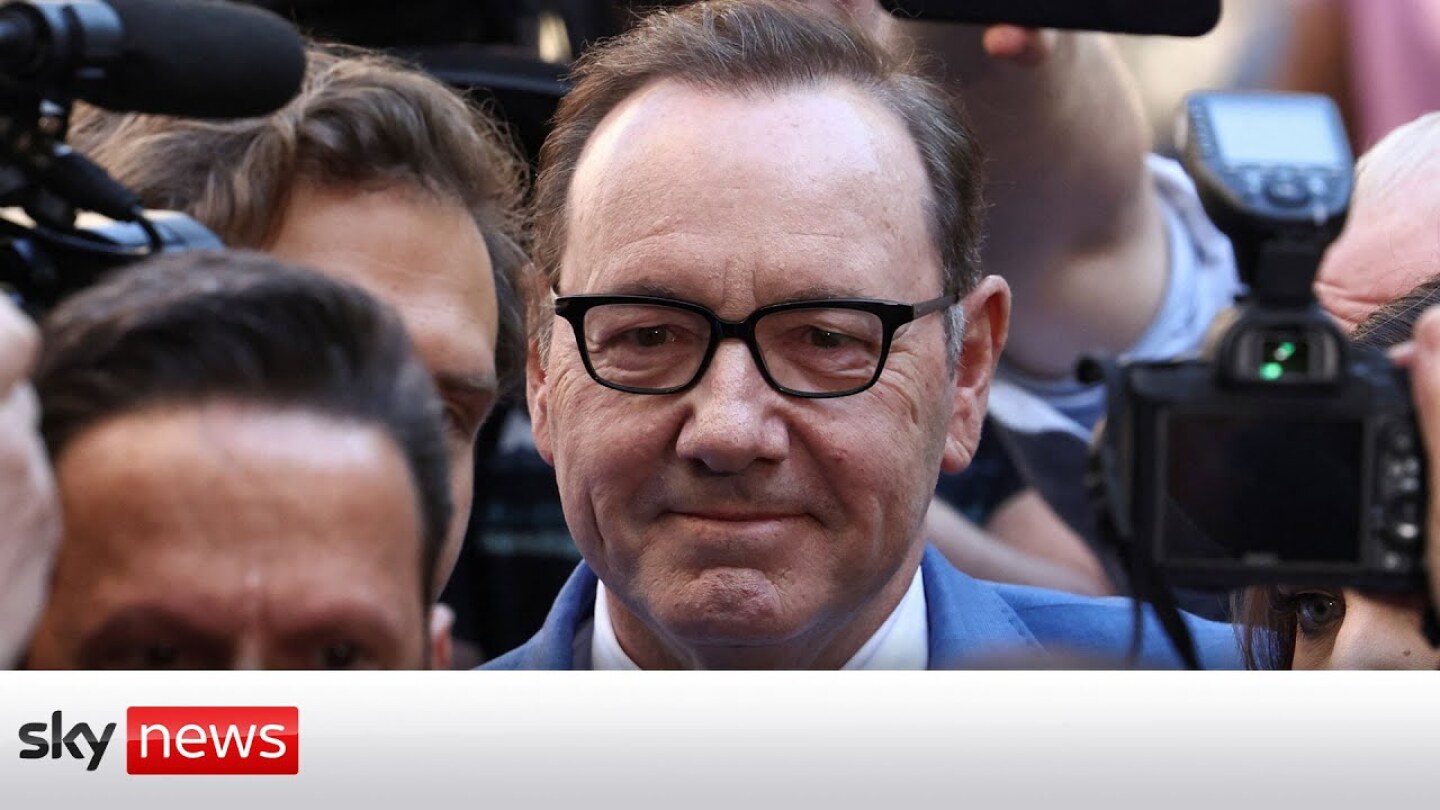 Actor Kevin Spacey arrives at court on sex charges