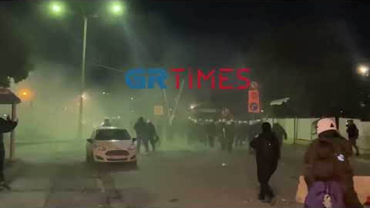 Θεσσαλονίκη: Επεισόδια έξω από την πύλη Εμπορίου στη ΔΕΘ (2)