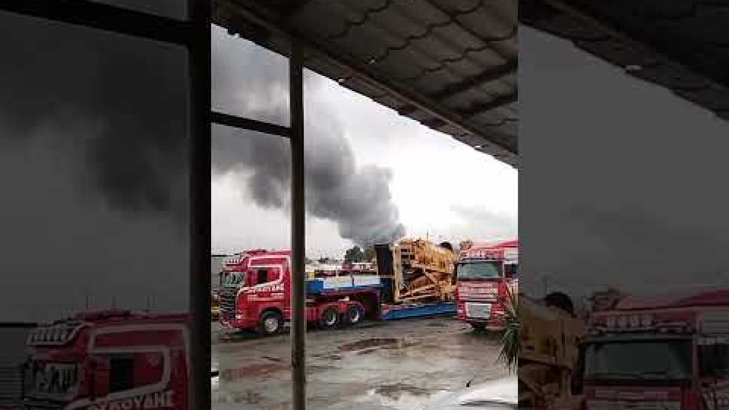 Συναγερμός στον Ασπρόπυργο: Μεγάλη φωτιά σε εταιρεία ανακύκλωσης – Αναφορές για εκρήξεις