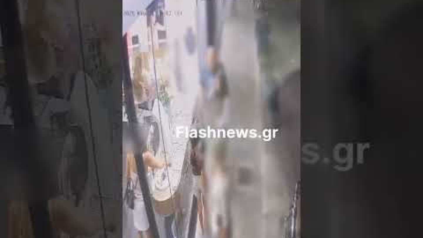 Η στιγμή που γυναίκα αφαιρεί κόσμημα από επιχείρηση στον Πλατανιά