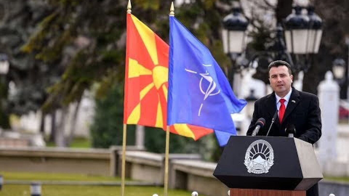 Церемонија на подигнување на знамето на НАТО пред Владата