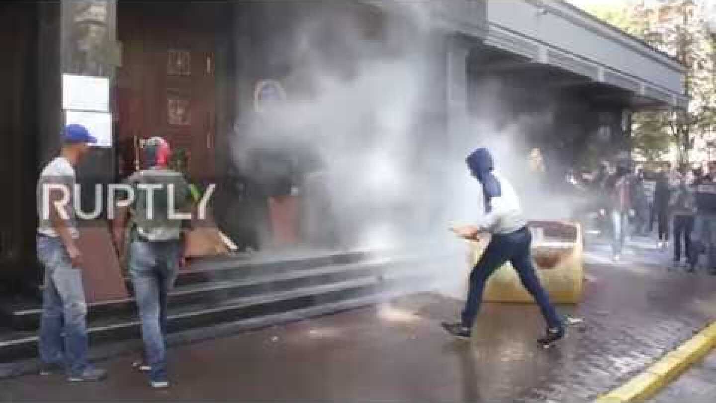 Ukraine: Police injured during clashes with ultra-nationalists in Kiev