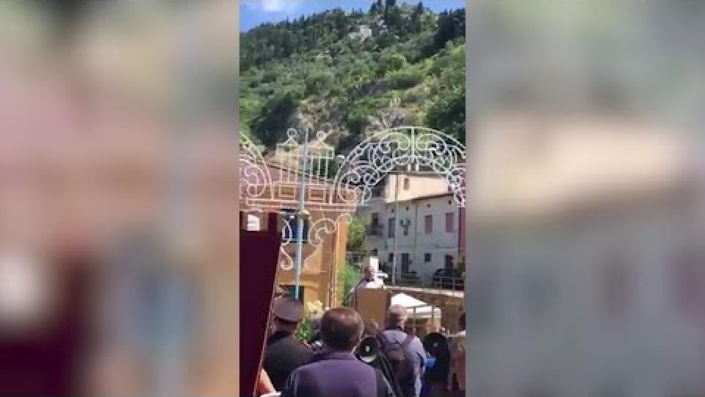 Sora, omelia shock del parroco contro i migranti: "Vengono qui con telefonini e catenine d'oro"