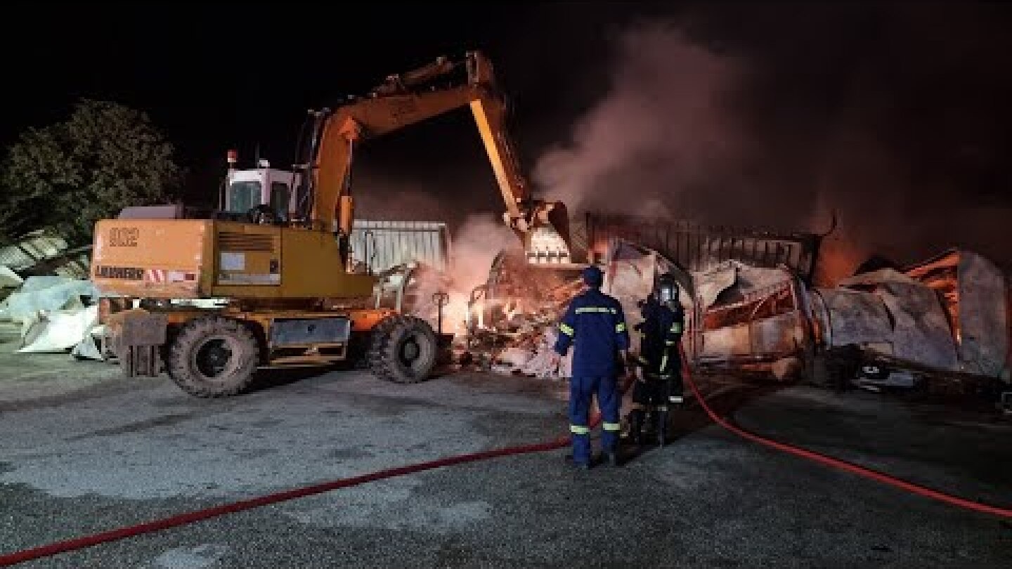 Τρίκαλα μεγάλη φωτιά καταστρέφει επιχείρηση ολοσχερώς κατάσβεση Πυροσβεστική μηχανήματα Δευ 5-5-2025