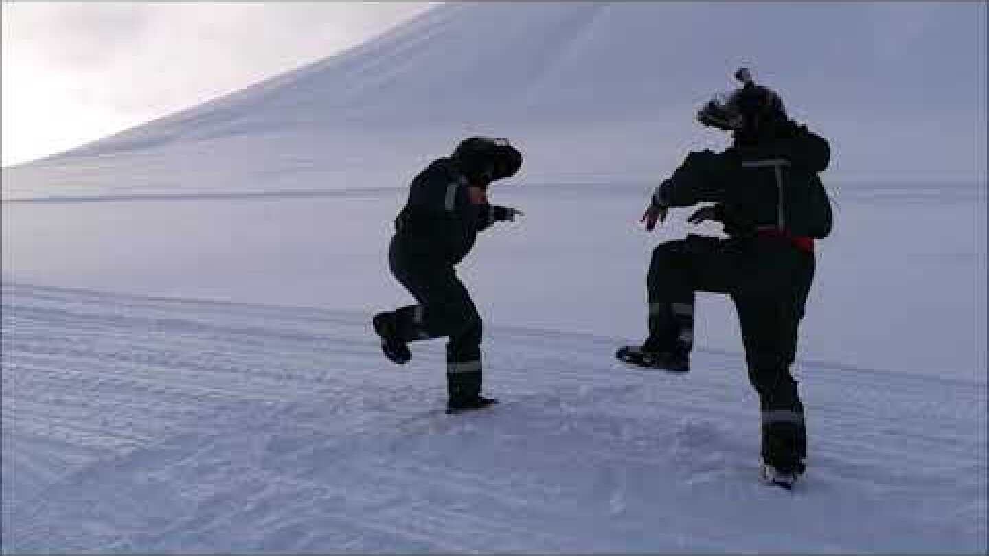 Still Dancing Trance - North Pole Edition (Χορεύω ακόμα τρανς στο Βόρειο Πόλο)