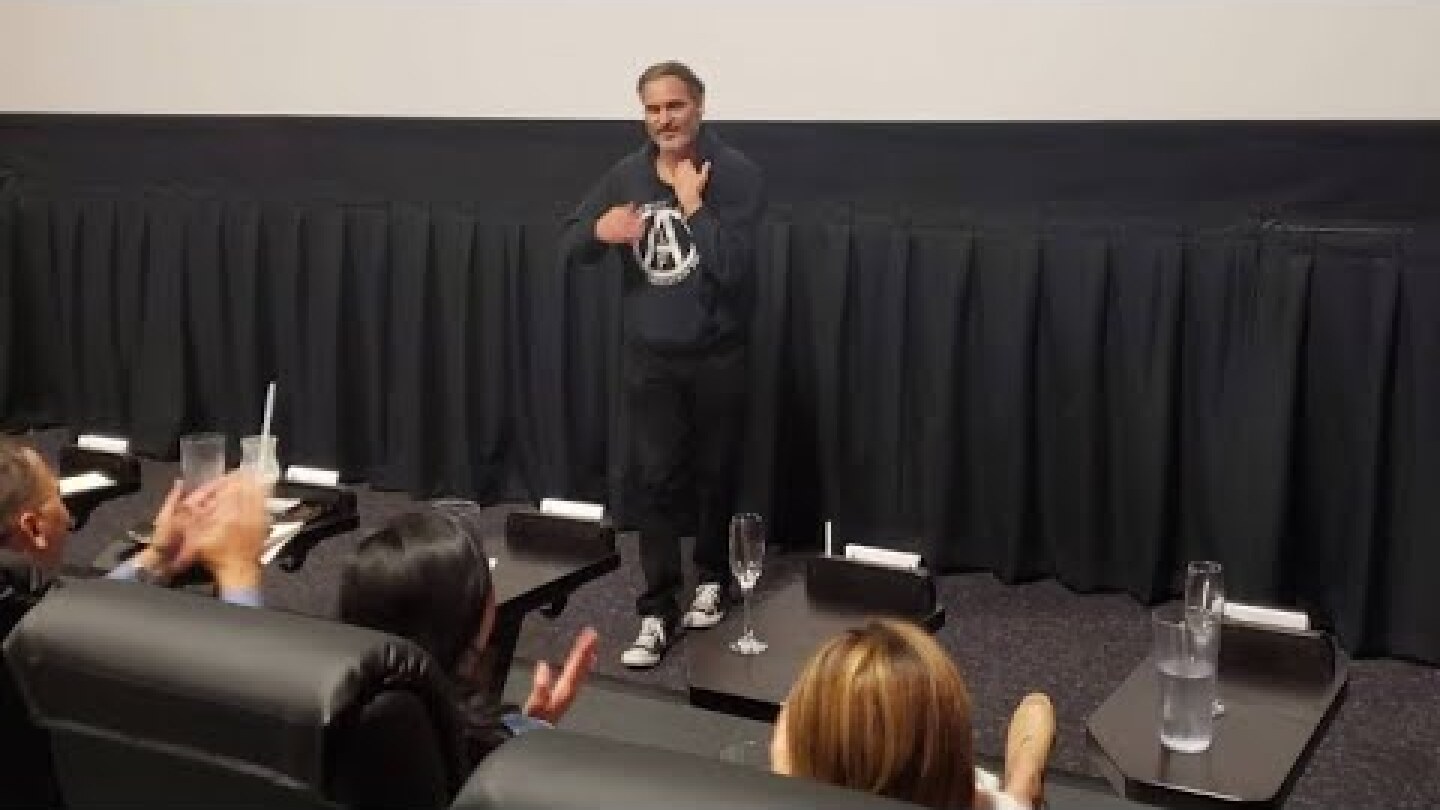'Joker' star Joaquin Phoenix surprises fans at L.A. movie theater | ABC7