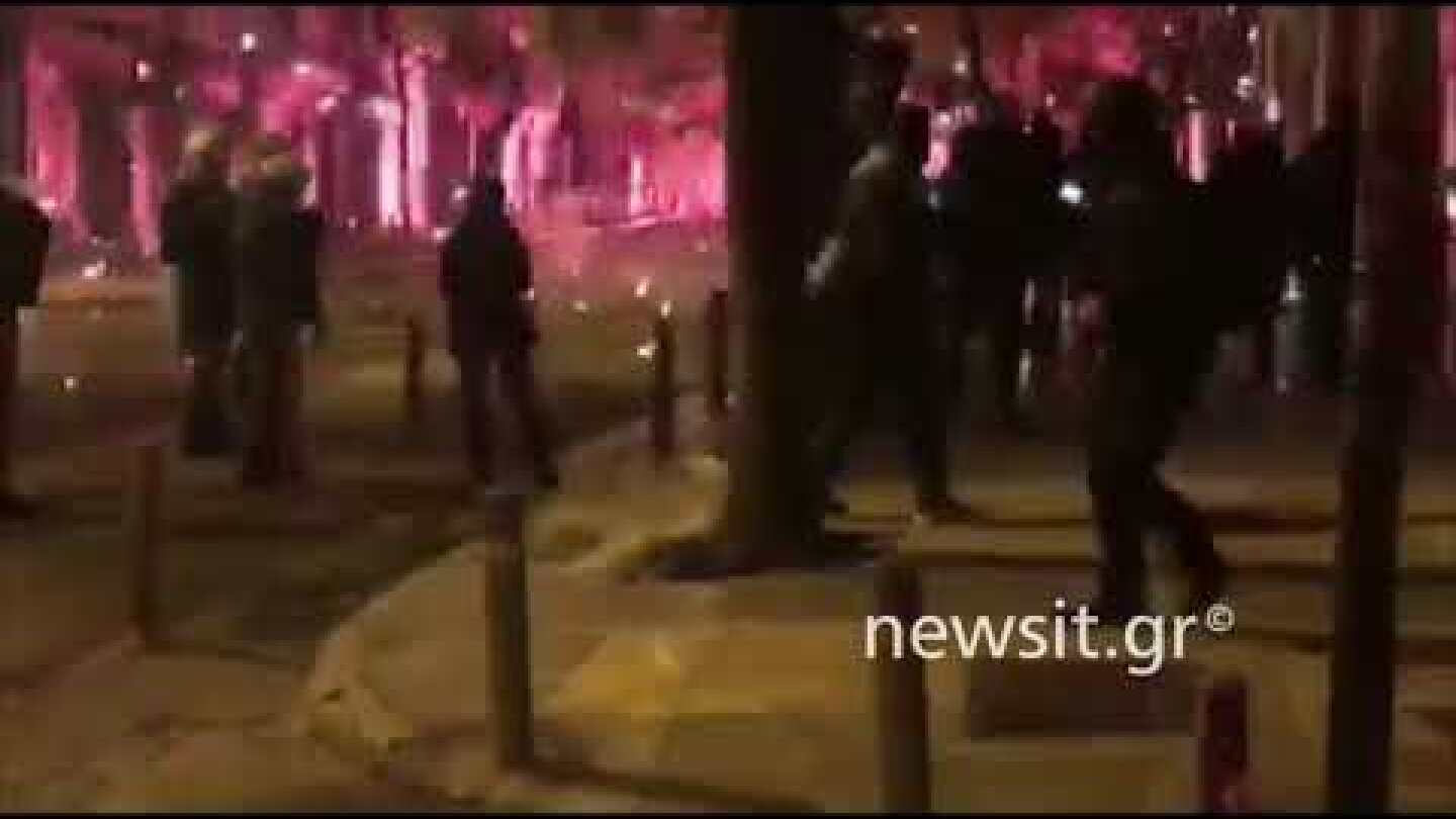 Φλέγεται το κέντρο