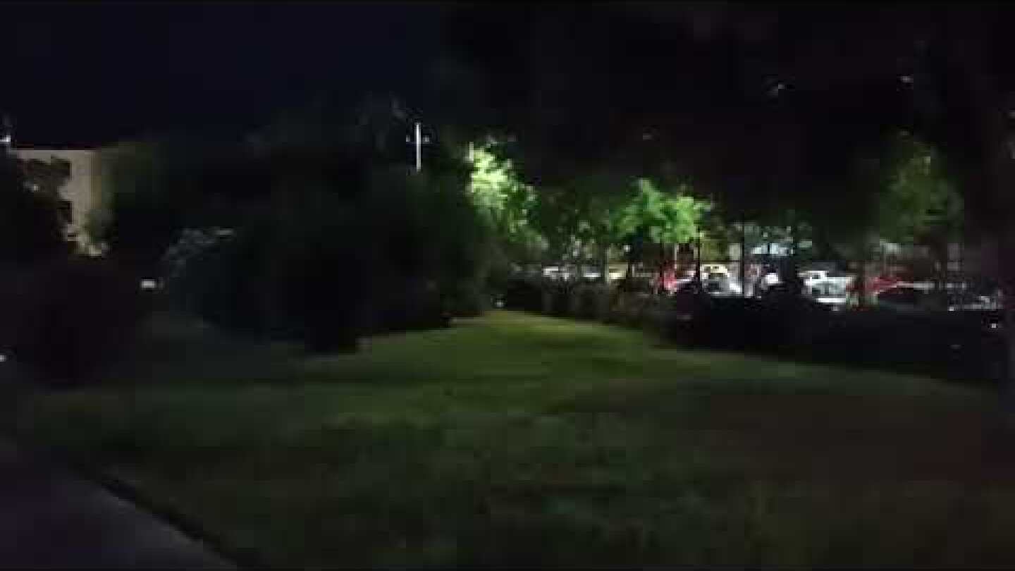 Αστυνομικοί ερευνούν την πλατεία Χημείου μετά από αιματηρό περιστατικό