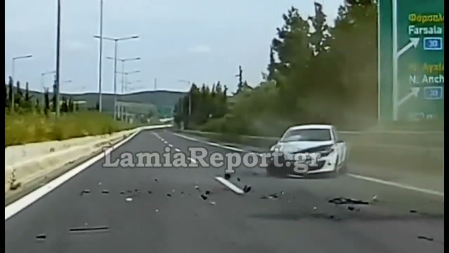 LamiaReport.gr: Η στιγμή του θανατηφόρου τροχαίου on camera