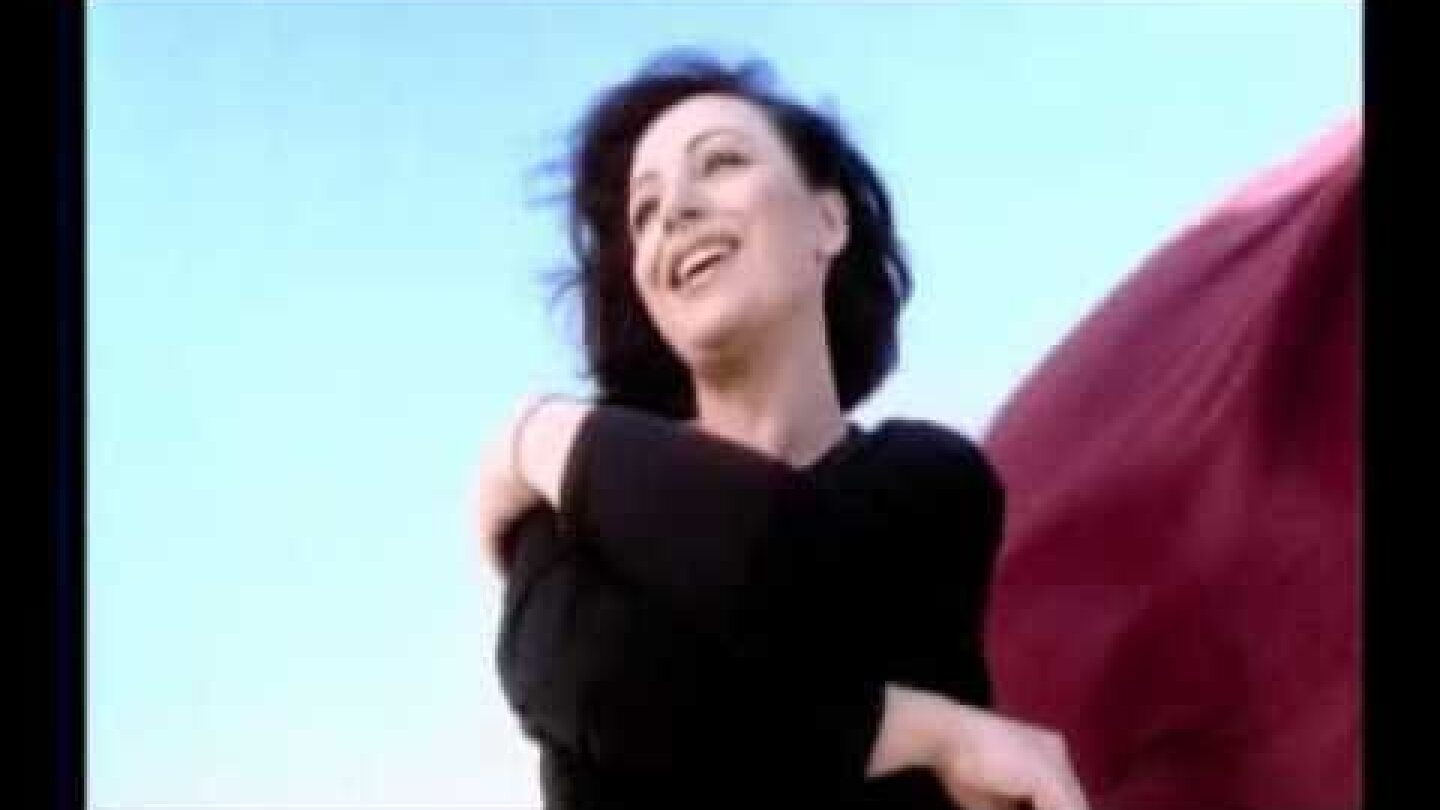 Χάρις Αλεξίου - Εϊ..!Τρελάθηκα - Official Music Video