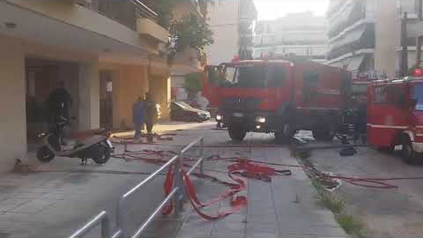 ΠΑΤΡΑ: ΦΩΤΙΑ ΣΕ ΔΙΑΜΕΡΙΣΜΑ ΚΟΡΥΤΣΑΣ - ΝΕΚΡΟ ΑΤΟΜΟ ΑΜΕΑ