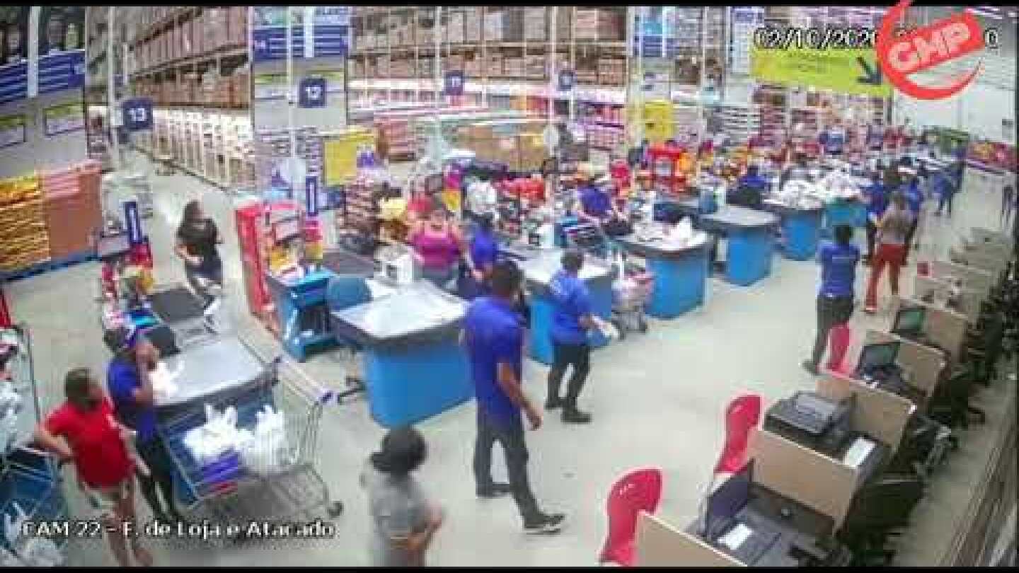 Shelves collapse in Brazilian supermarket | VIdeo