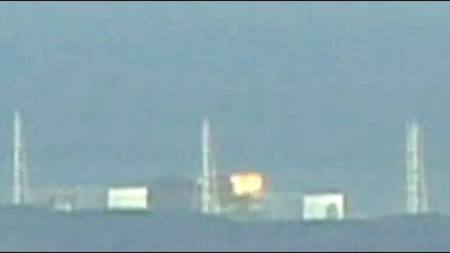 Fukushima reactor 3 explosion (HD March 14 2011 - Japanese nuclear plant blast)