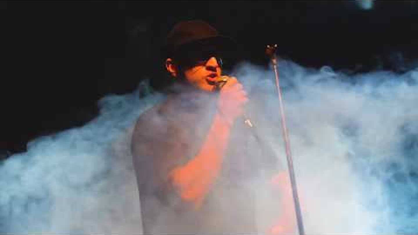 Ξώφαλτσες Πινελιές Ανώμαλης Πλοκής