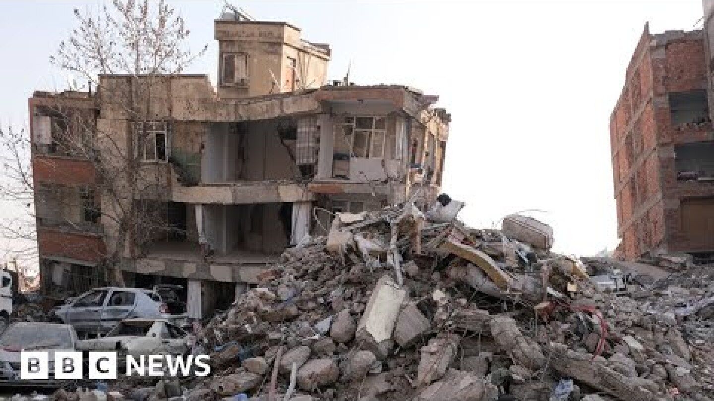 Turkey issues arrest warrants for buildings collapsed by earthquake - BBC News