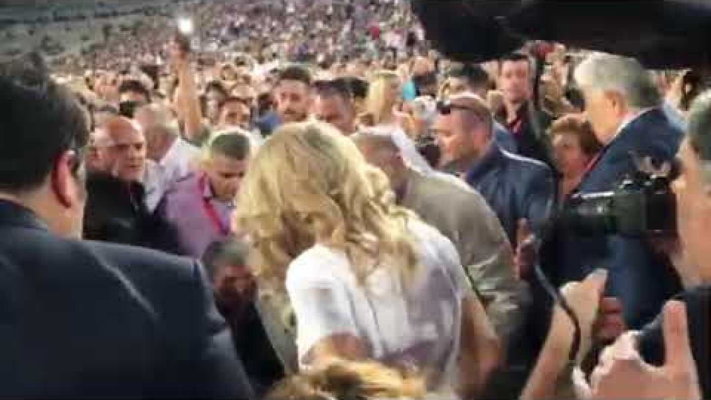 Είσοδος Μίκη Θεοδωράκη στο Καλλιμάρμαρο για τη συναυλία - αφιέρωμα (part2)