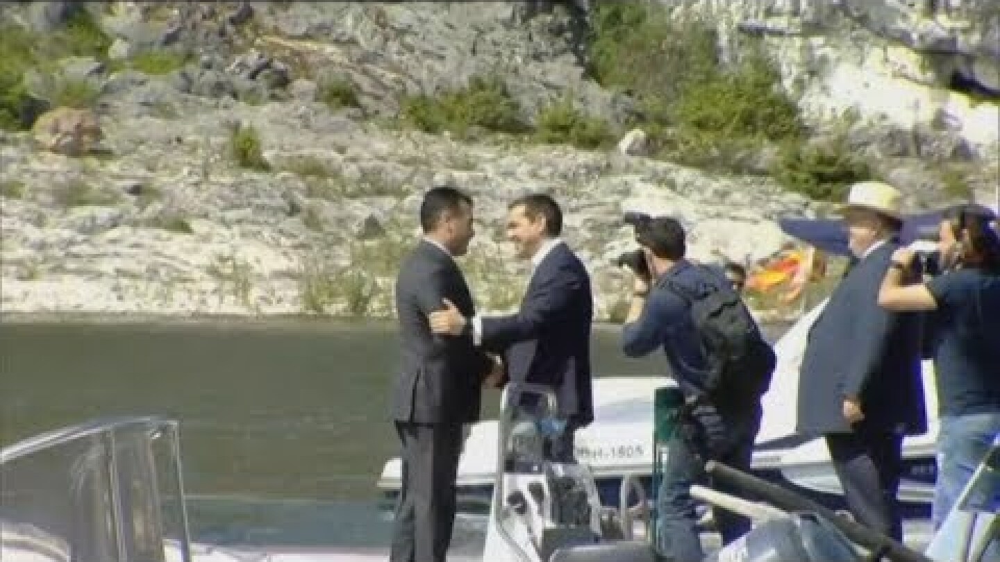 Υποδοχή του Ζόραν Ζάεφ από τον Πρωθυπουργό στις Πρέσπες