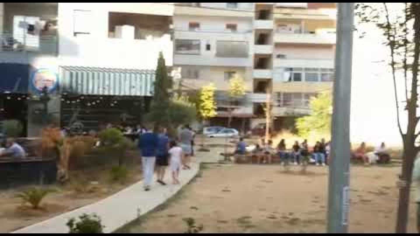 Tërmeti/ Pamje kur banorët e Astirit dalin jashtë nga pallati - Top Channel