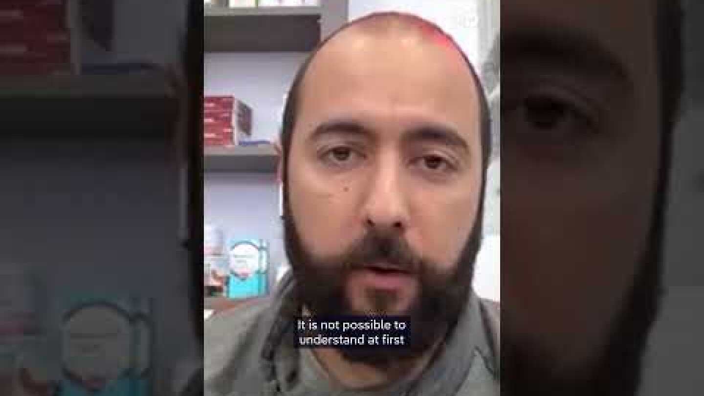 Mother dog stuns vets in Turkey by carrying her sick pup to the clinic | DW News