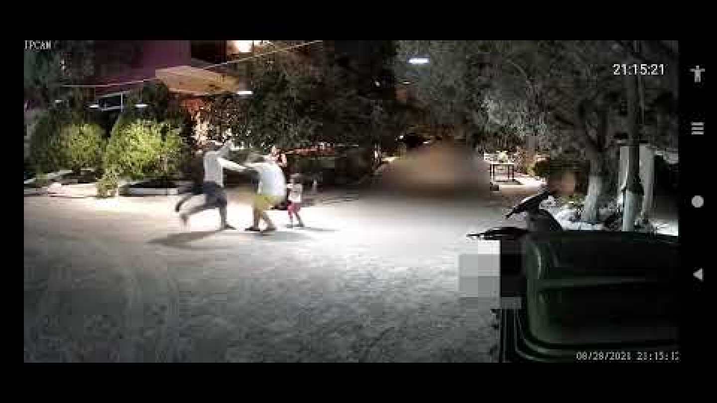 Αίγινα: Βίντεο-ντοκουμέντο από τον ξυλοδαρμό του ξενοδόχου και της μητέρας του