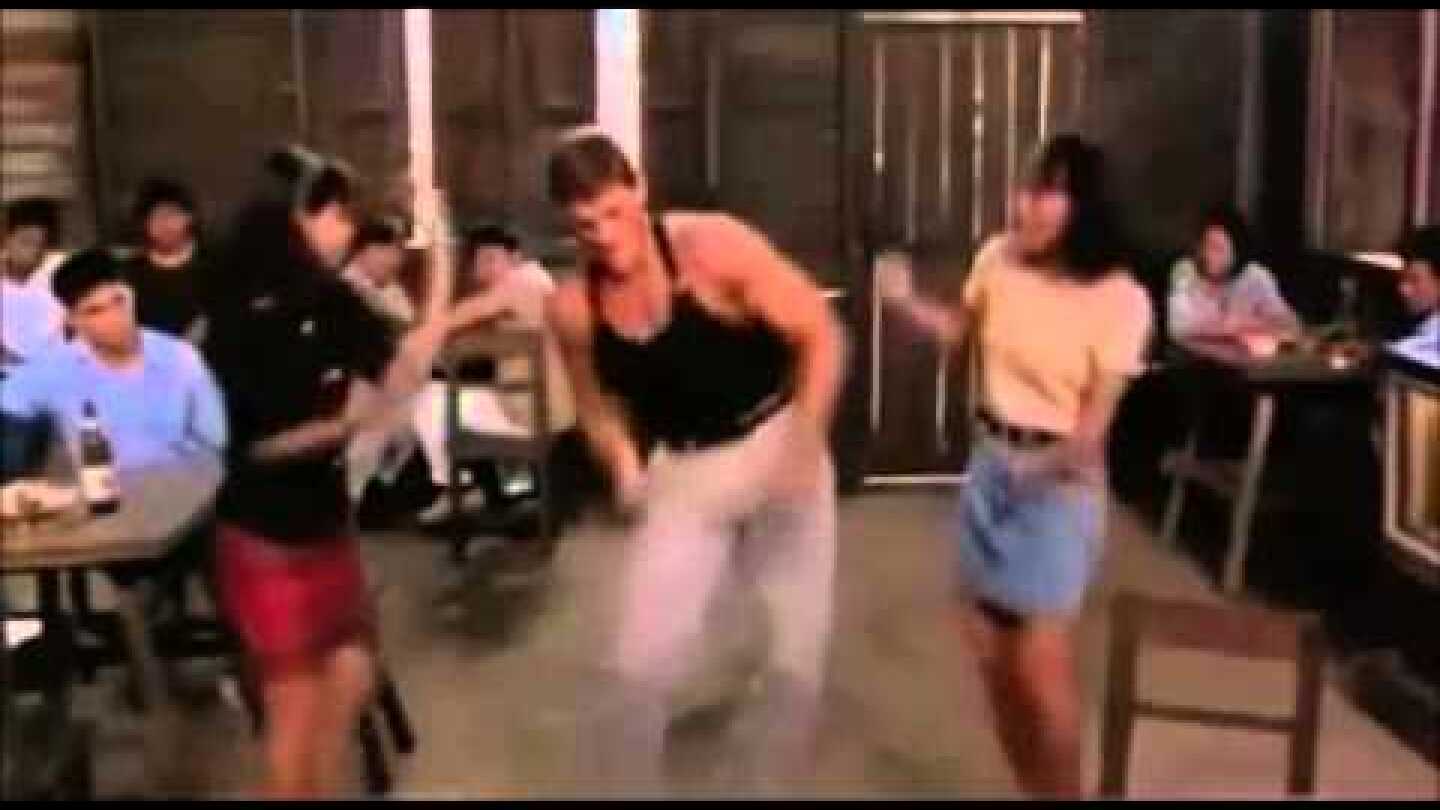 Ο Van Damme χορεύει τα Καγκέλια