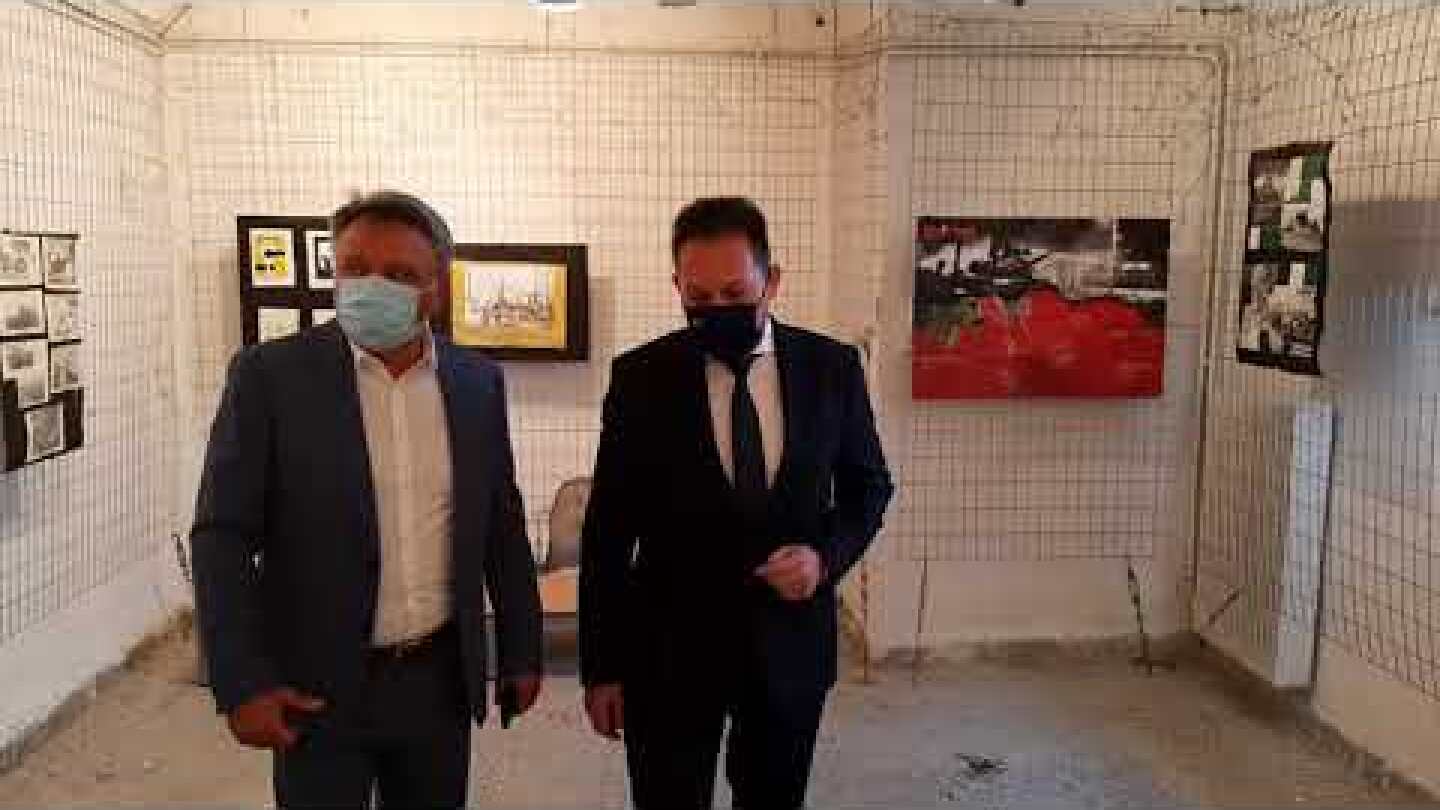 Ξενάγηση στο κελί Μ.Θεοδωράκη, Φυλακές Ωρωπού: Γιώργος Γιασημάκης (Δήμαρχος), Στέλιος Πέτσας (ΥΠΕΣ)