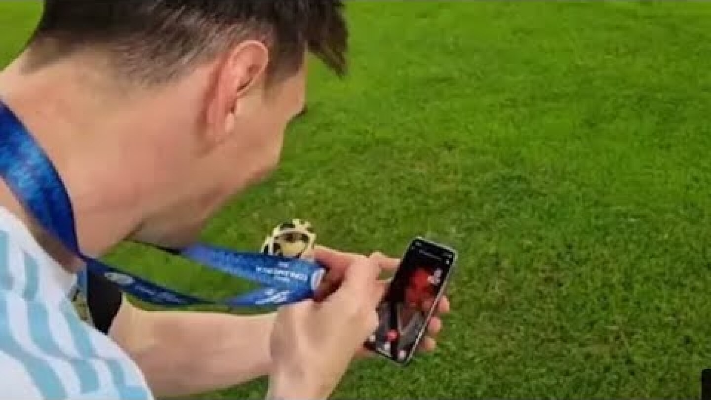 Messi FaceTime his wife and children after winning the Copa America 🥰