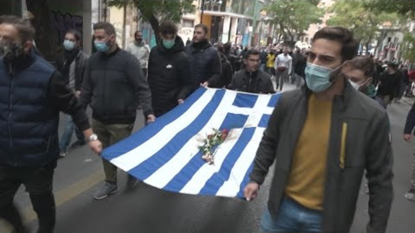 48η επέτειος από την εξέγερση του Πολυτεχνείου - πορεία με την αιματοβαμμένη σημαία