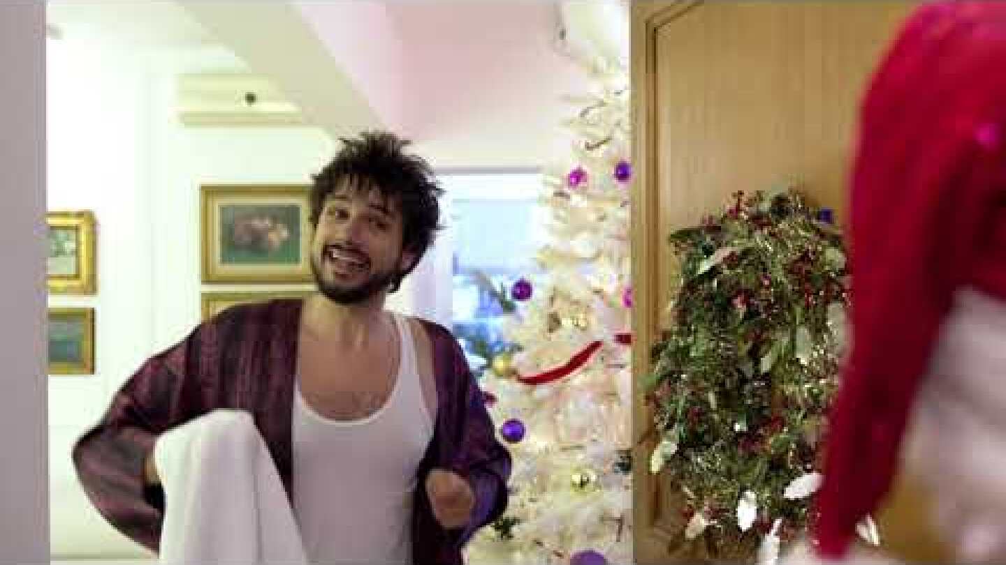 Ο Γιάννης Νιάρρος στο promo video του Save Christmas