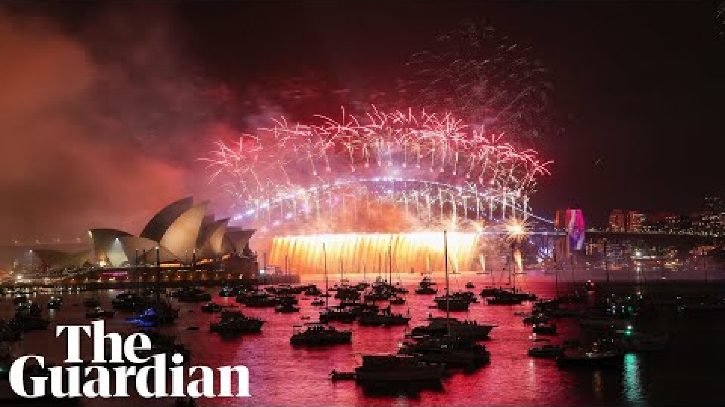 Fireworks let off in Sidney and Auckland New Year’s Eve celebration