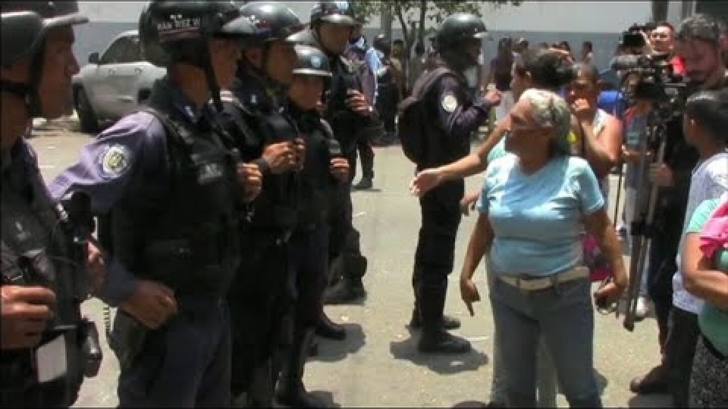 Clashes as 68 die in Venezuela jailbreak attempt