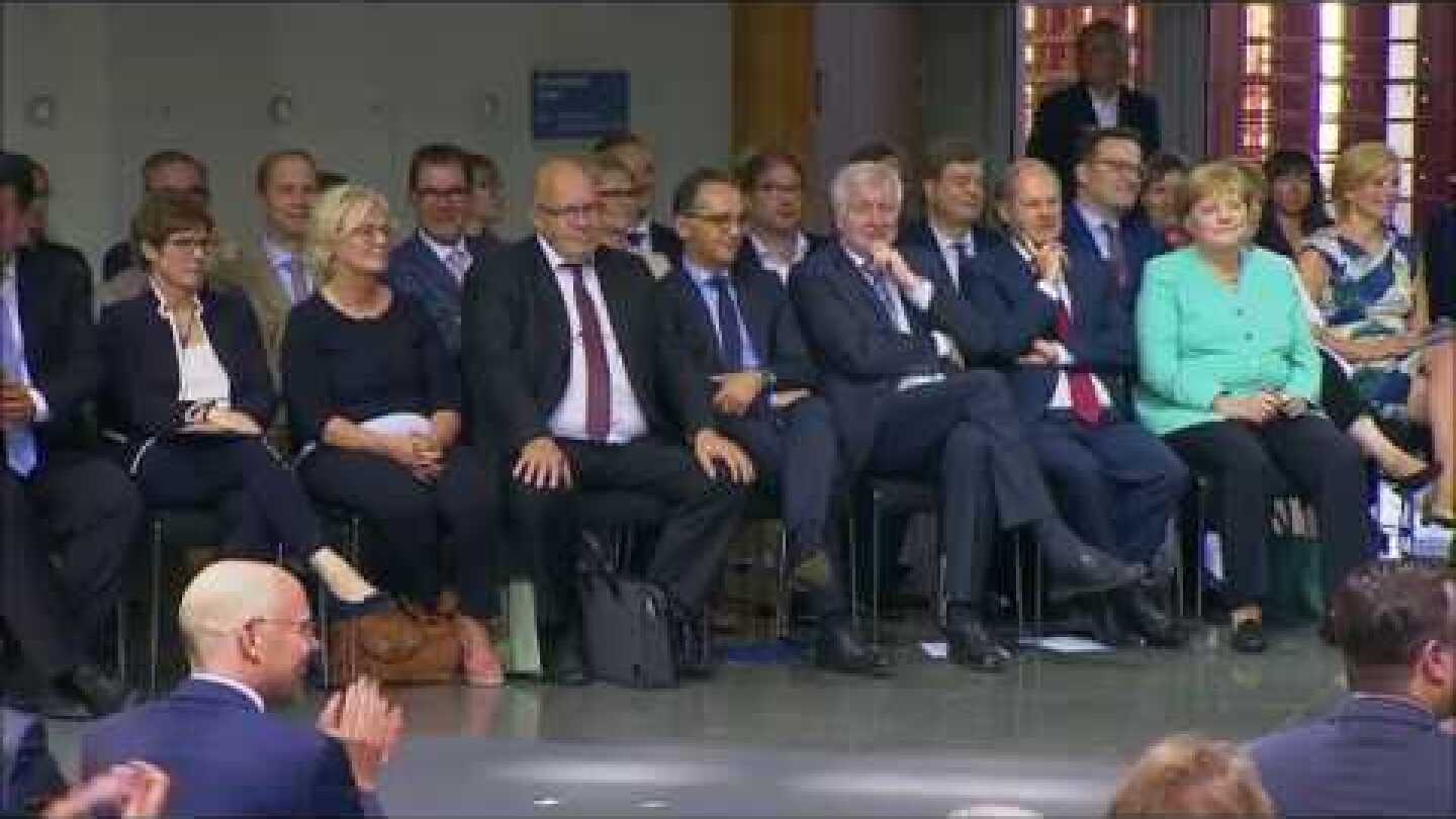 Bundestag: Bundeswehr-Praktikum: Wieder keine Fachkraft als Verteidigungsminister, AfD, SPD???