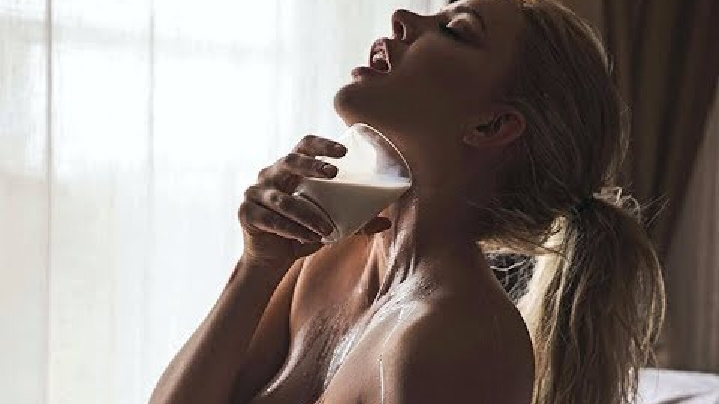 Ria Antoniou, il video di backstage del calendario 2018 di For Men Magazine,