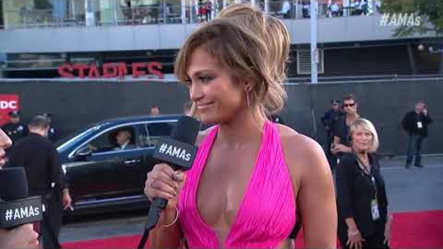 Jennifer Lopez Red Carpet Interview - AMAs 2018