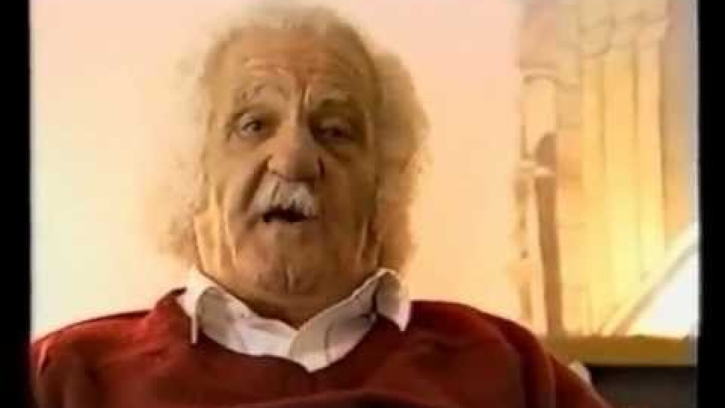 Ο Ευγένιος Σπαθάρης παρουσιάζει το θέατρο σκιών