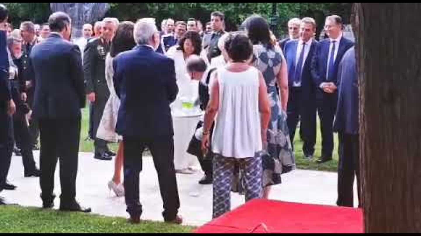 Έσπασε στα πόδια της Γιάννα Αγγελοπούλου  ποτήρι από λάθος  σερβιτόρου στη δεξίωση Προεδρικό Μέγαρο