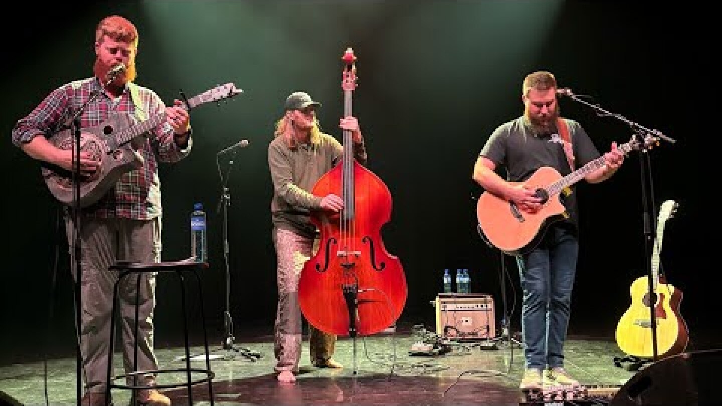 “Mama’s Been Hurtin” Hymnal of a Troubled Man Oslo, Norway 🇳🇴 Oliver Anthony Music Unreleased