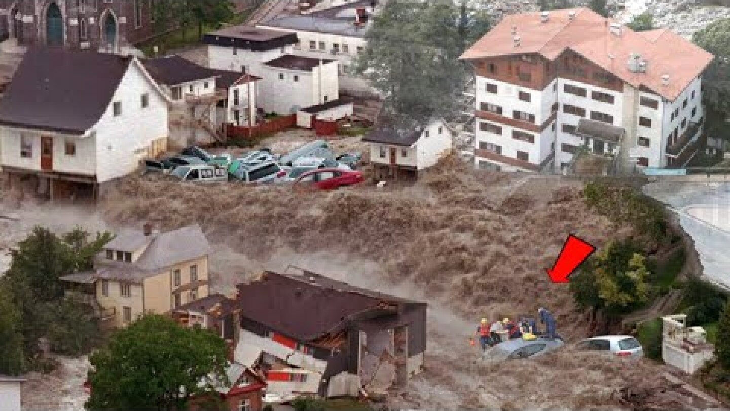 Chaos in Italy today! Flash floods suddenly hit Messina, Homes and cars destroyed