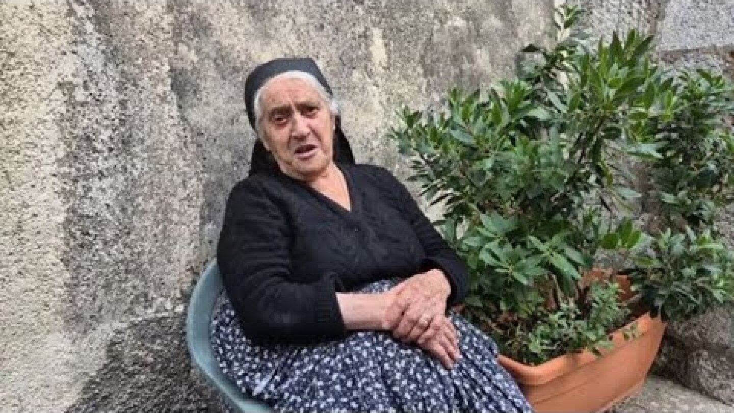 Nonna Margherita, l'ultima donna in costume a Scanno