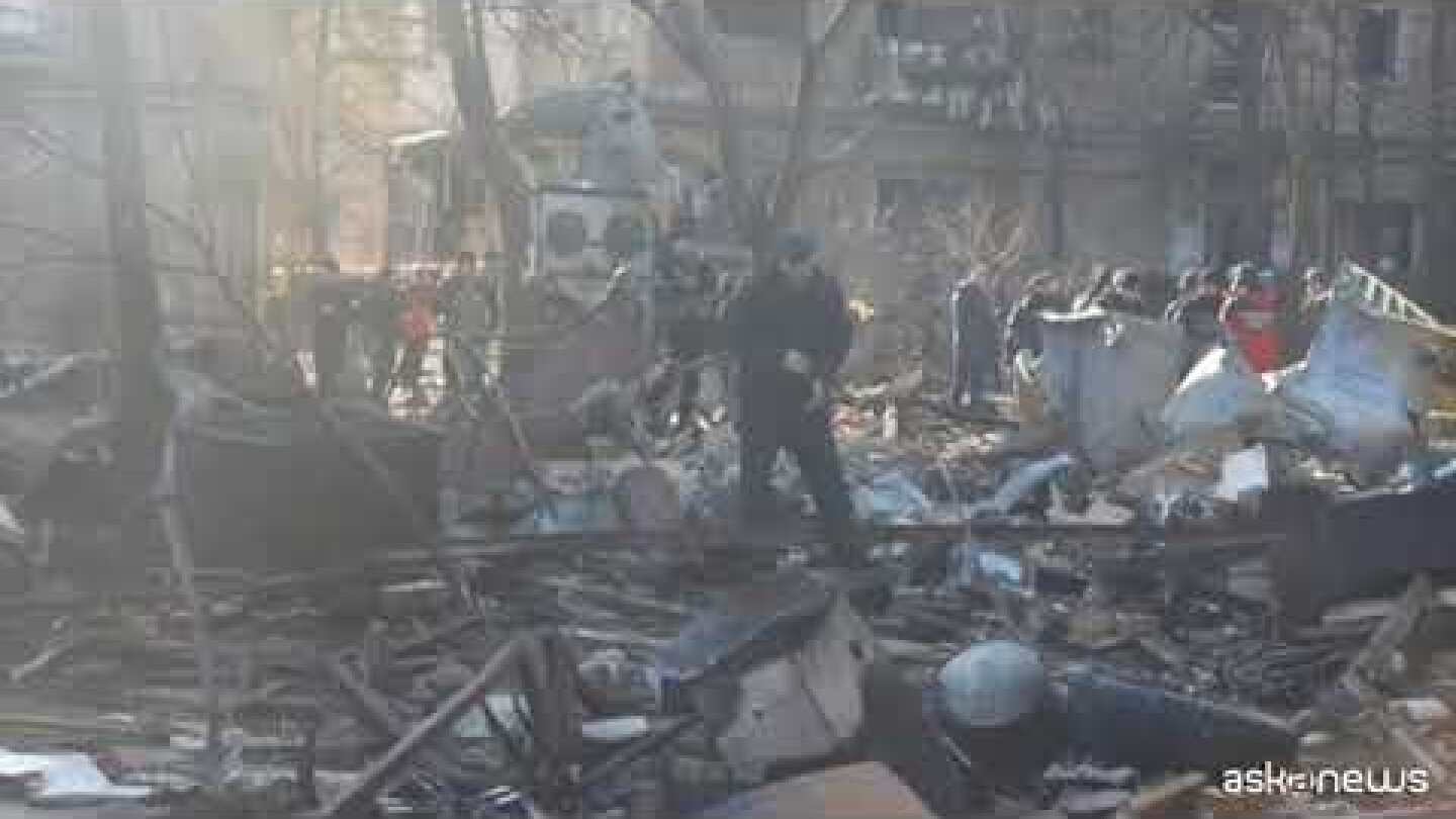 Ucraina, edificio collassato dopo attacco missilistico a Kiev