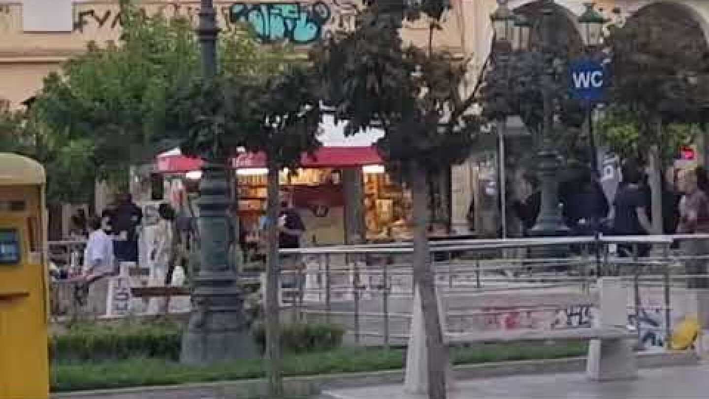 Πάτρα: Επίθεση με μολότοφ κουκουλοφόρων στη Ερμού και Μαιζώνος